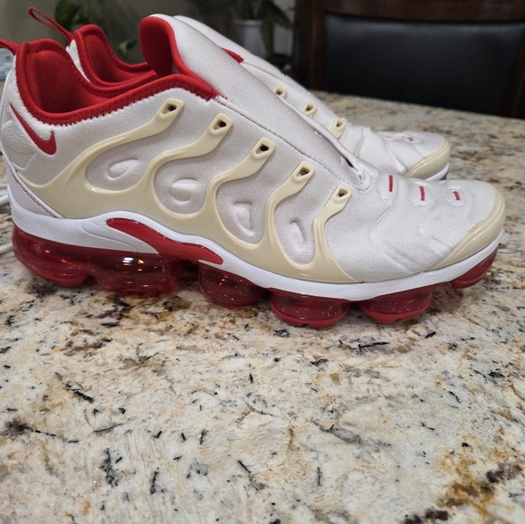 Nike Air Vapormax Plus Sneakers Men's Size 11 DH0279-100 Wht/Red - Picture 2 of 9